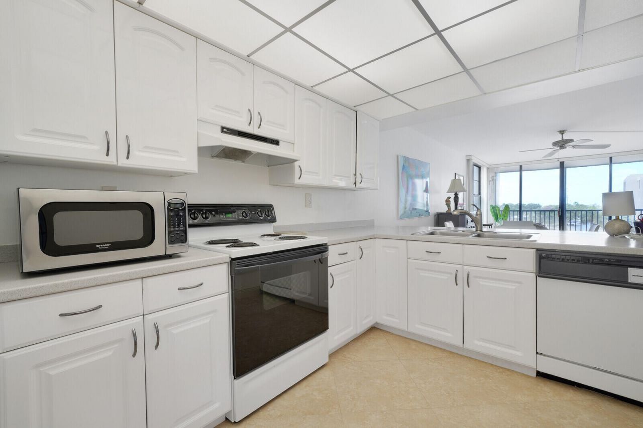 8 Royal Palm Way, Unit 401, Boca Raton, FL 33432 Photo