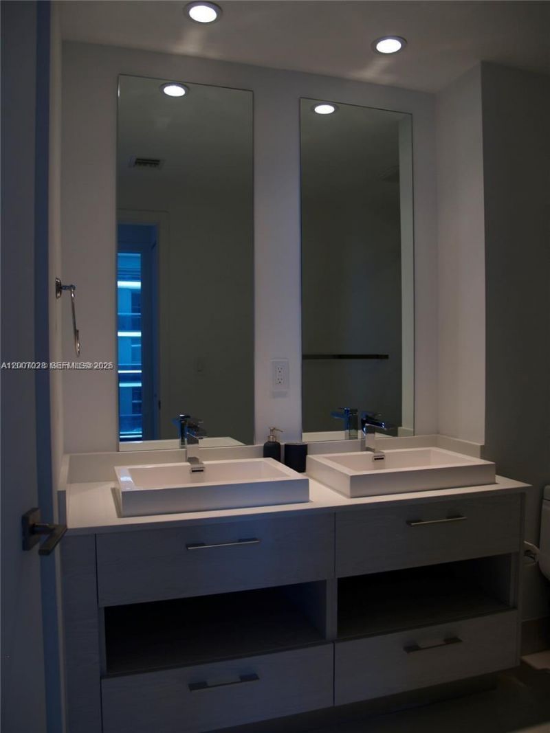 55 SW 9th St , Unit 2502, Miami, FL 33130 Photo