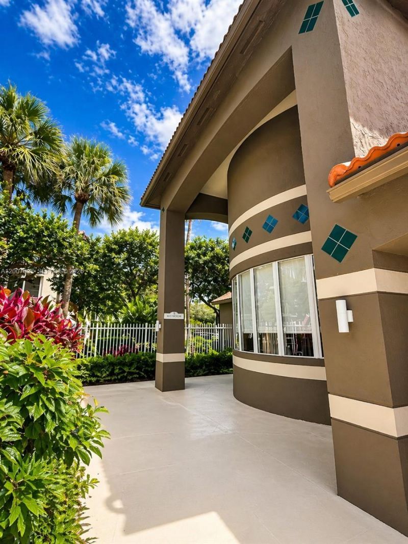 450 S Park Rd, Unit 5-307, Hollywood, FL 33021 Photo