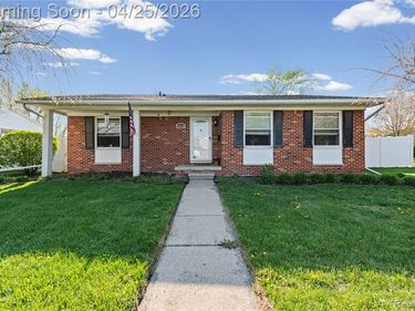 18516 Aldrin Avenue, Brownstown Twp, MI 48193