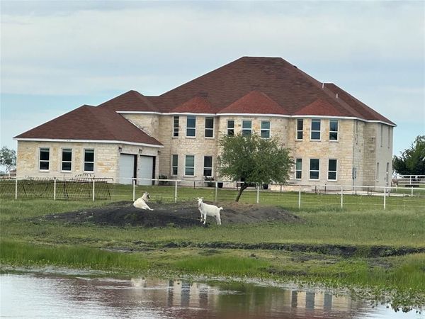 241 Gentry Road , Ennis, TX 75119