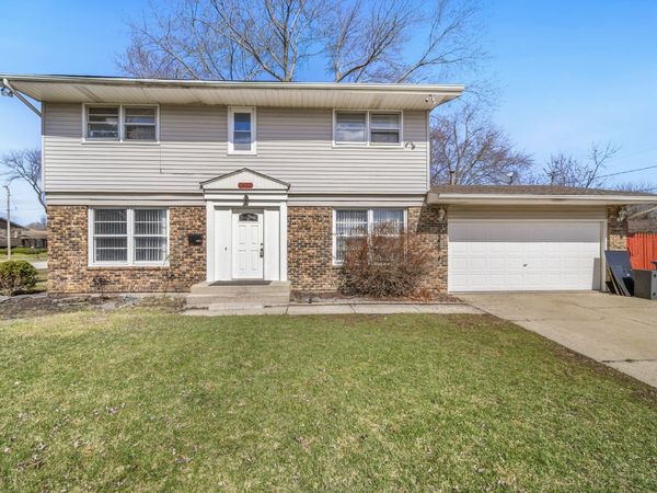 1421 Heather Drive , Aurora, IL 60506