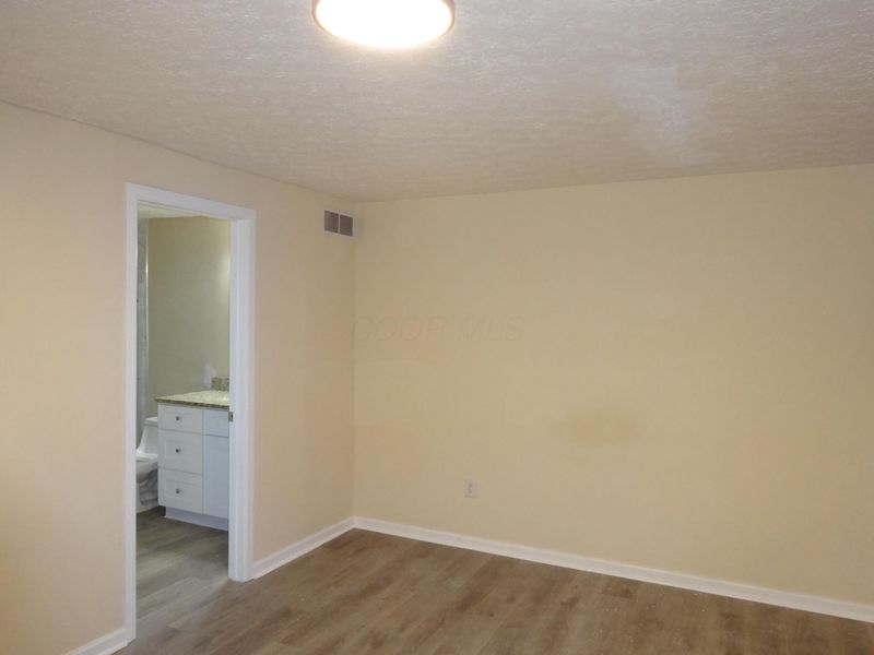 1737 Worthington Run Drive, Unit B, Columbus, OH 43235 Photo 10