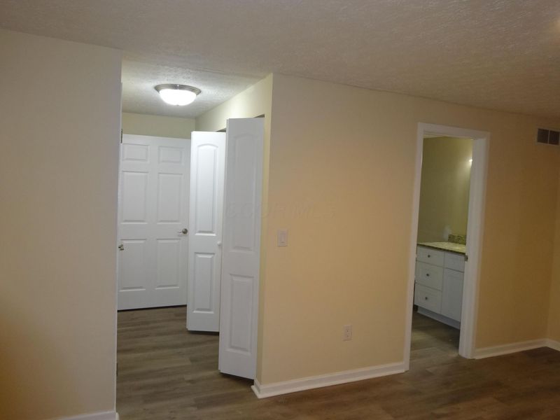 1737 Worthington Run Drive, Unit B, Columbus, OH 43235 Photo 11