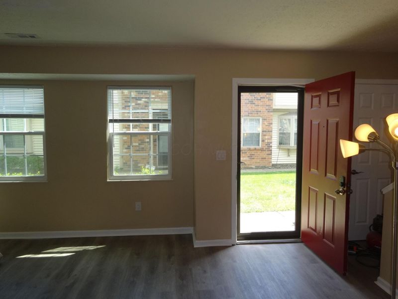 1737 Worthington Run Drive, Unit B, Columbus, OH 43235 Photo 2