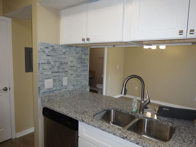 1737 Worthington Run Drive, Unit B, Columbus, OH 43235 Photo 3