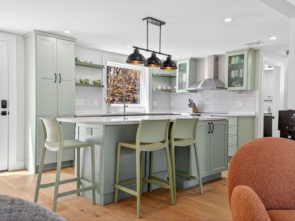 43 Rivers Ln, Malden, MA 02148