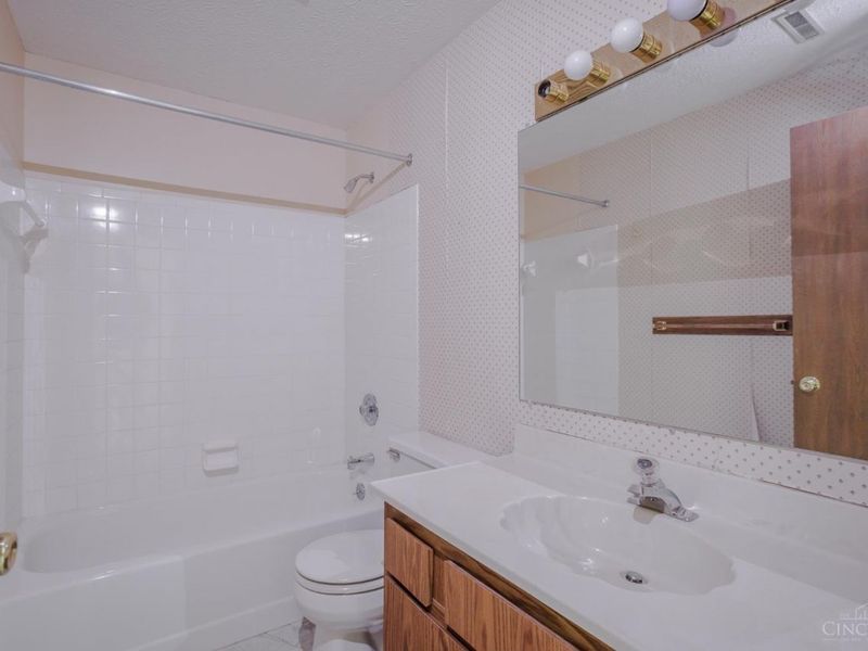 1544 W Galbraith Road, Unit 106, North College Hill, OH 45231 Photo 12