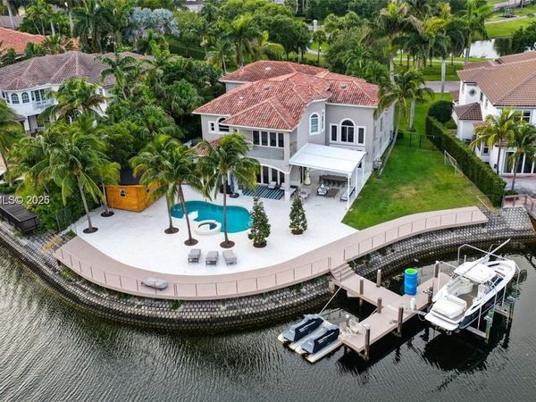 1260 Harbor Ct , Hollywood, FL 33019