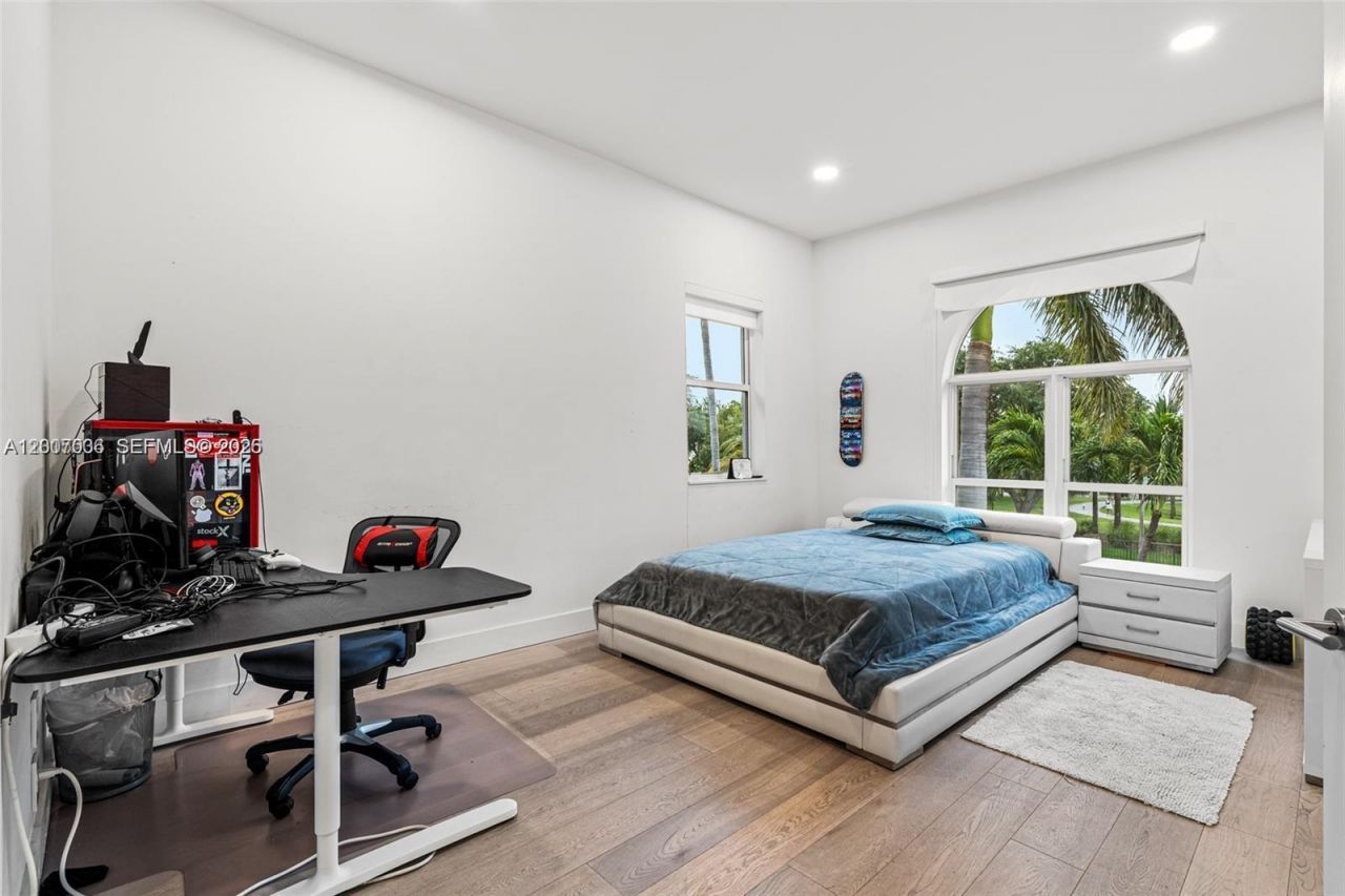 1260 Harbor Ct , Hollywood, FL 33019 Photo