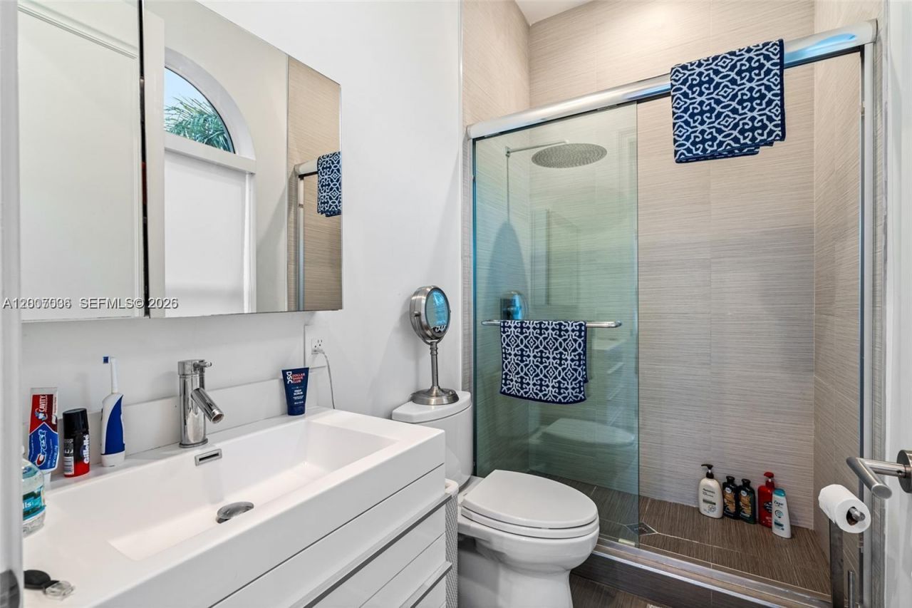 1260 Harbor Ct , Hollywood, FL 33019 Photo