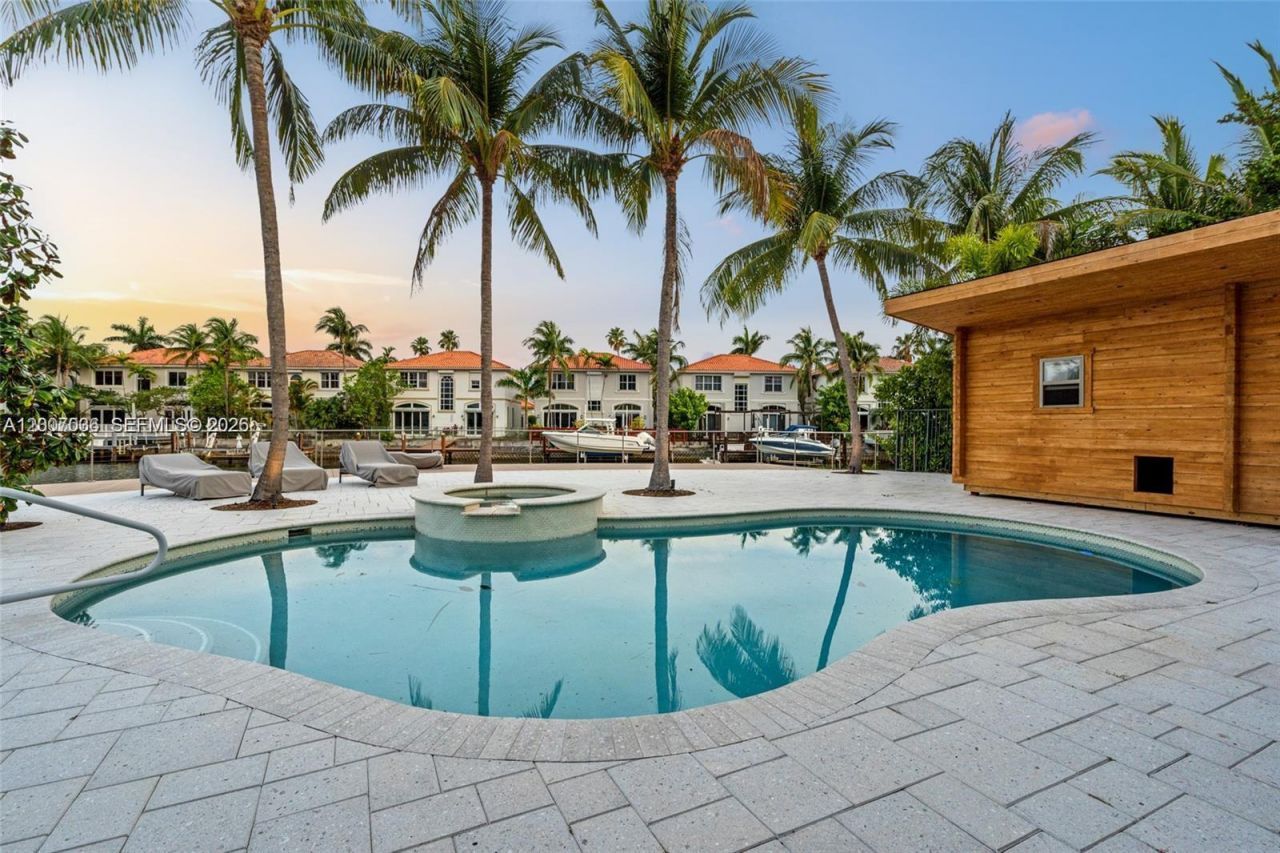 1260 Harbor Ct , Hollywood, FL 33019 Photo