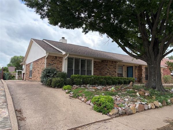 2428 Chestnut Way , Bedford, TX 76022