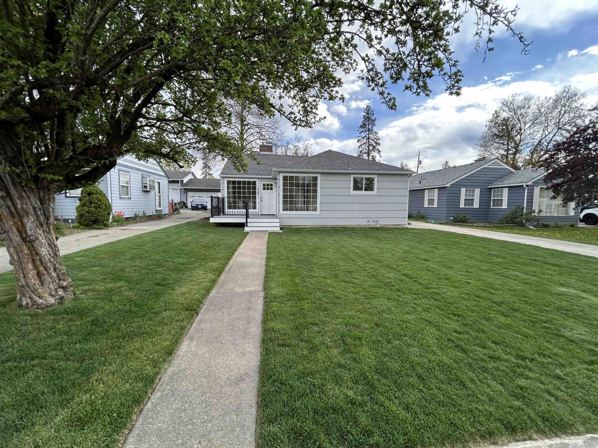 1028 E 40th Ave primary photo