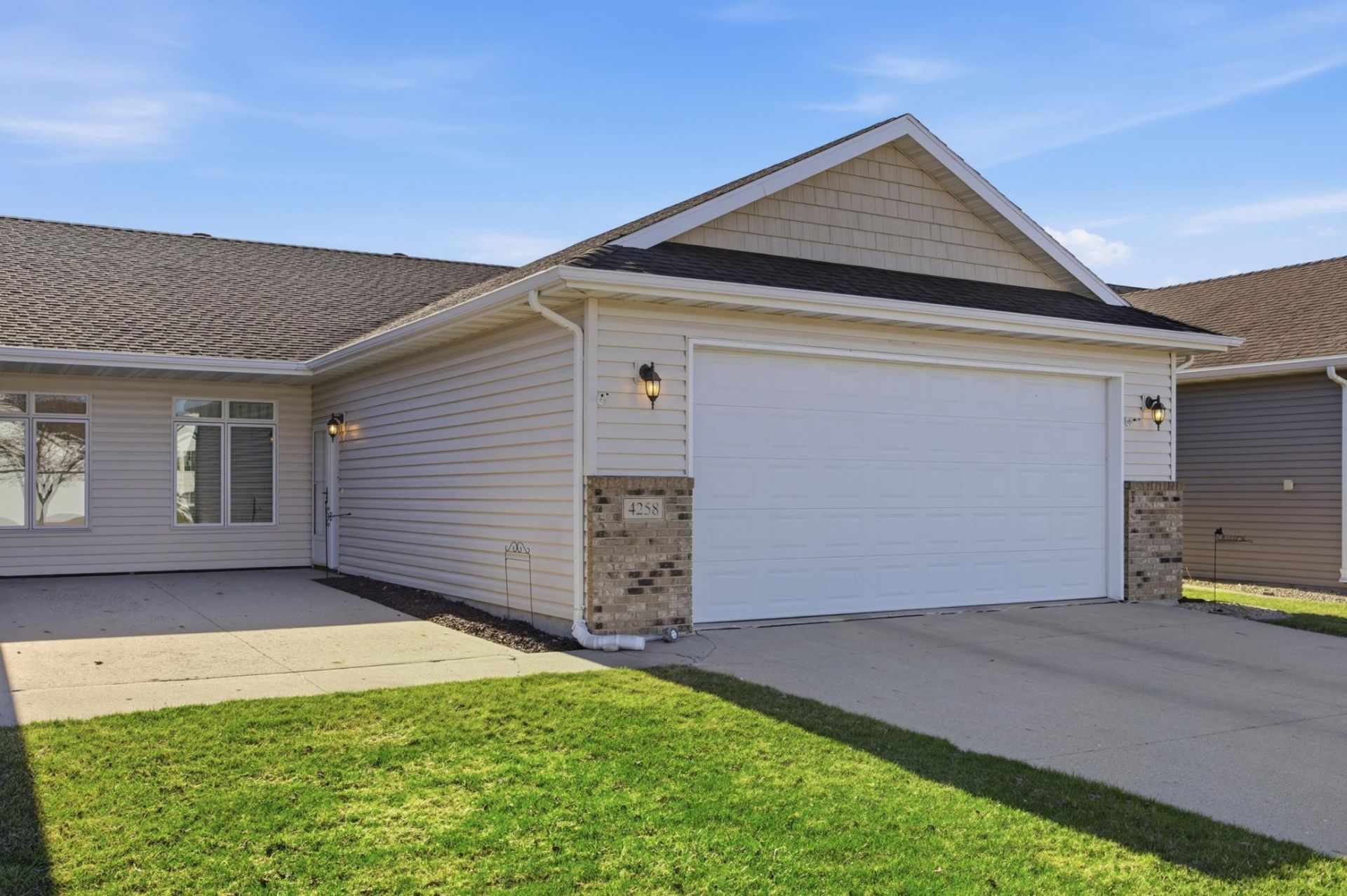 4258 52nd Street S primary photo