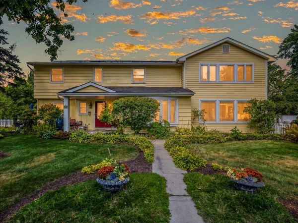 83 N Park Boulevard , Glen Ellyn, IL 60137