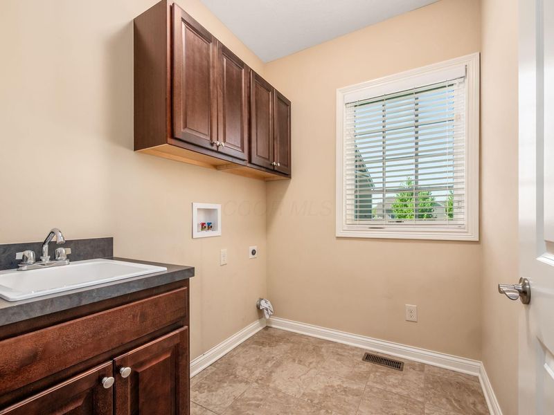 8906 Winemack Lane, Dublin, OH 43016 Photo 7