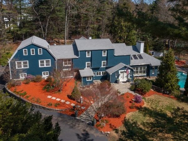 25 Pleasant St, Dover, MA 02030