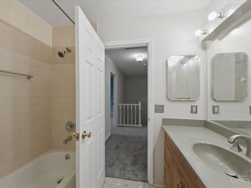 10757 Fallsington Court, Blue Ash, OH 45242 Photo 28