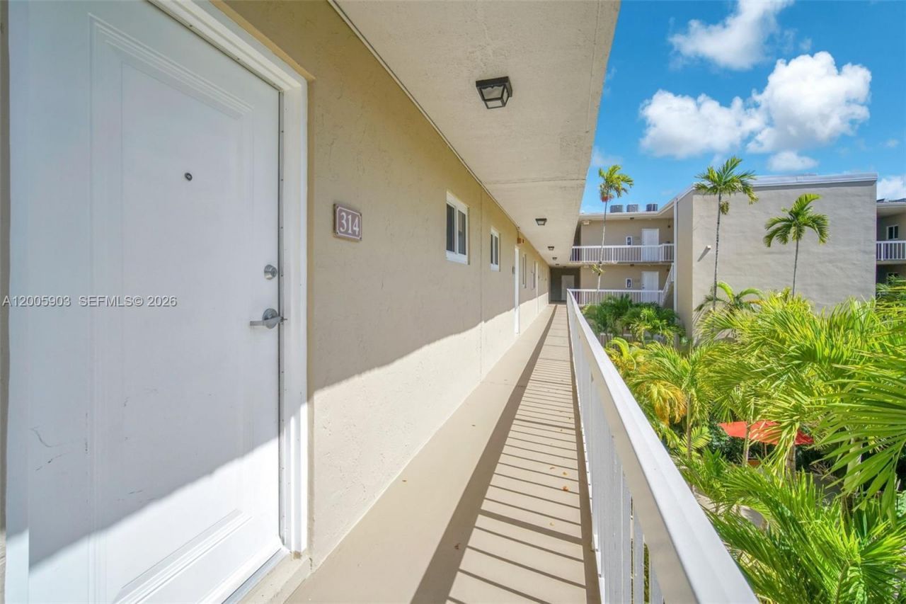 8103 Camino Real , Unit C-314, Miami, FL 33143 Photo