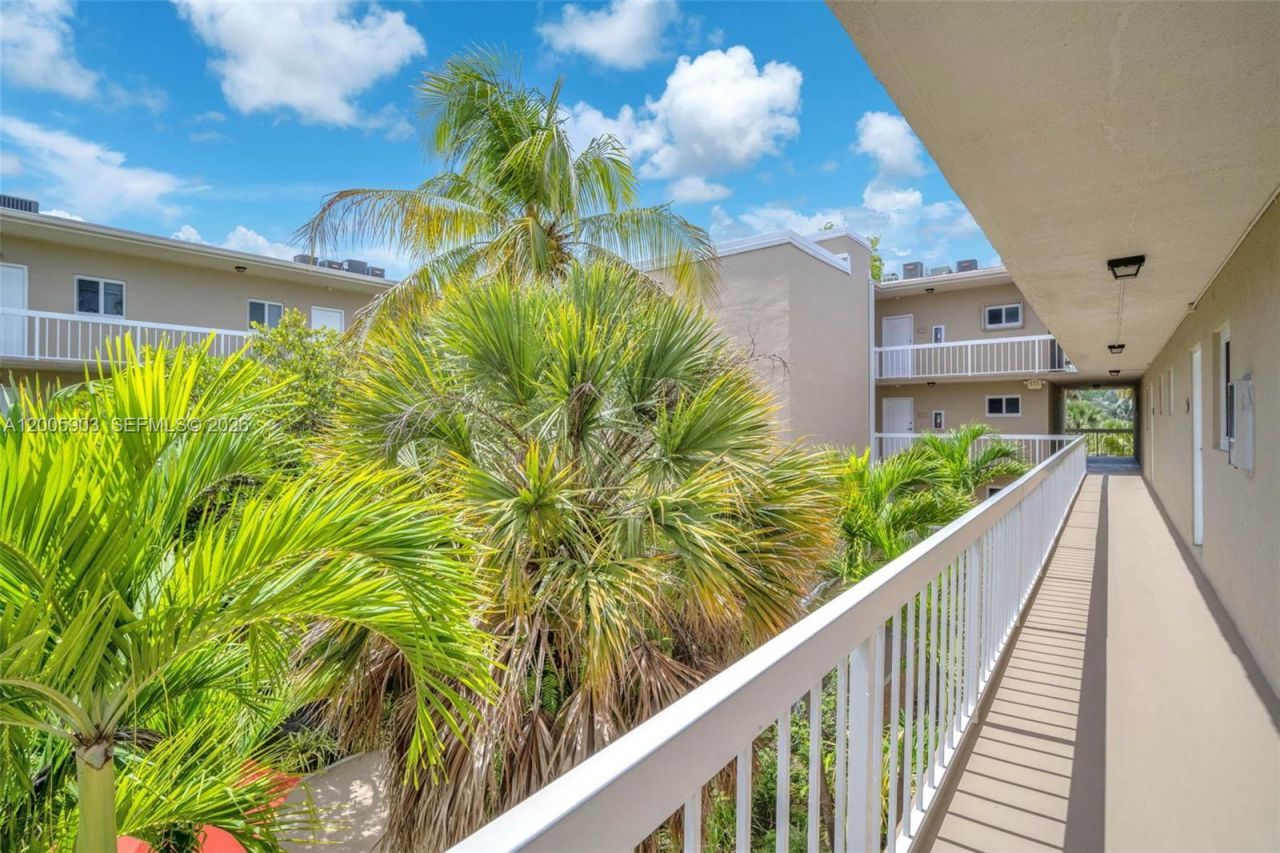 8103 Camino Real , Unit C-314, Miami, FL 33143 Photo