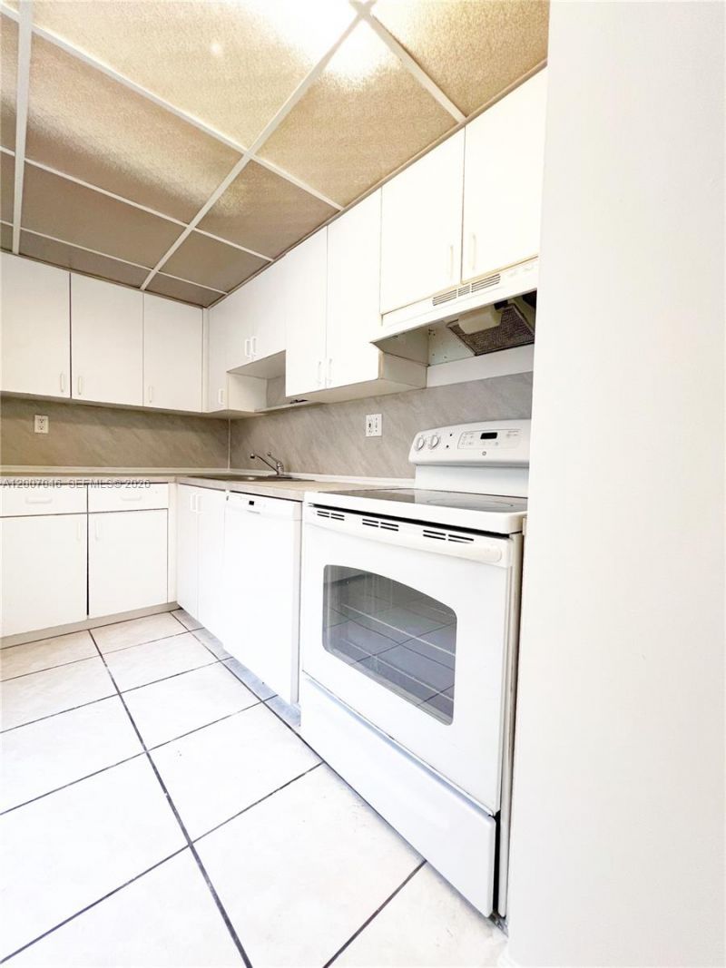 8287 SW 128th St , Unit 205, Pinecrest, FL 33156 Photo