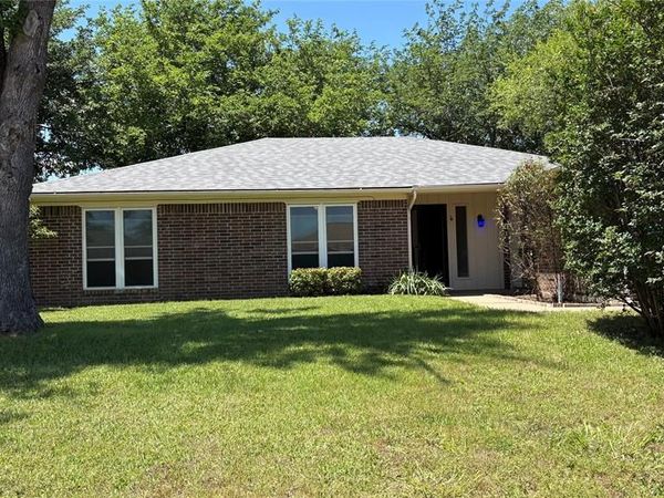 400 Indian Crest Drive, Saginaw, TX 76179