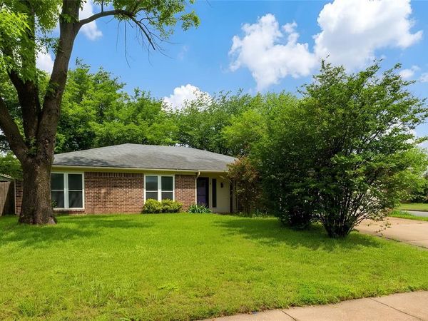 400 Indian Crest Drive, Saginaw, TX 76179