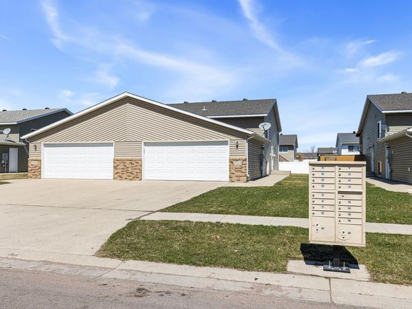 5263 50th Avenue S, Fargo, ND 58104