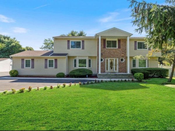 2 Vanderbilt Parkway, Dix Hills, NY 11746
