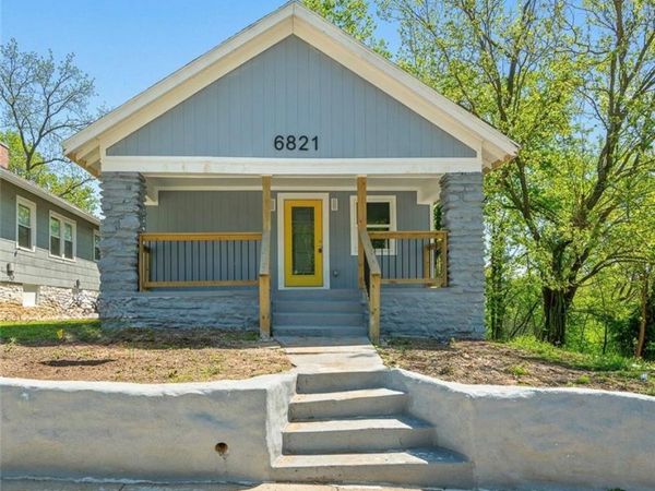 6821 Monroe Avenue, Kansas City, MO 64132