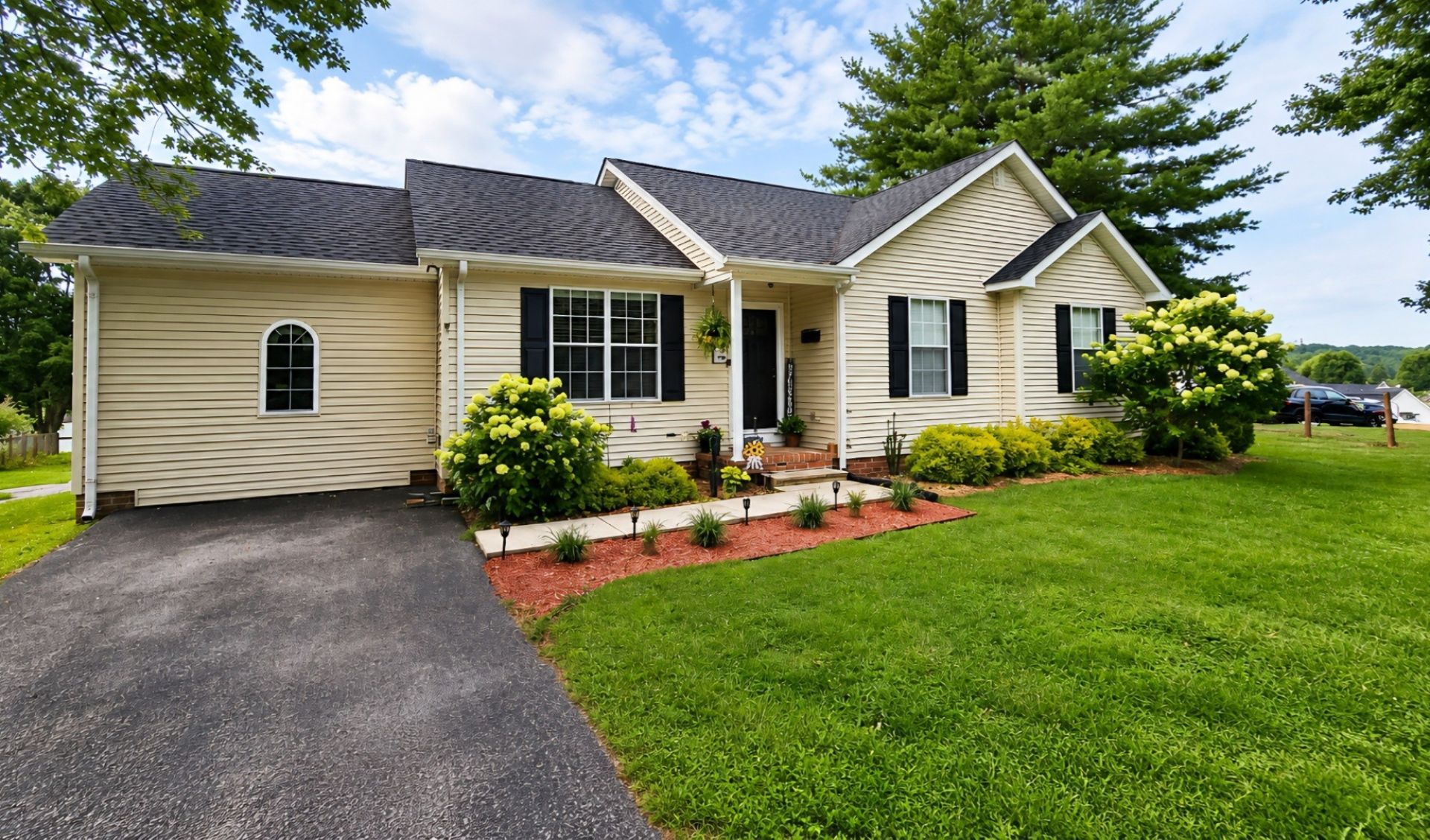 73 Three Point Cir, Mc Minnville, TN 37110 Main Photo