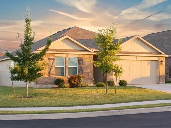 527 N HENDELSON LN , Hutto, TX 78634