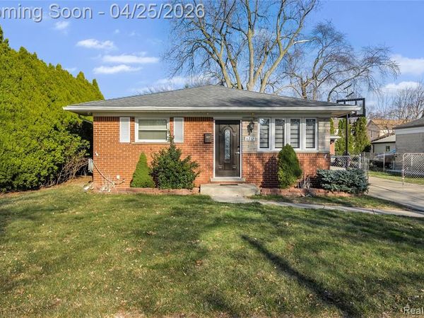6212 N Evangeline Street, Dearborn Heights, MI 48127