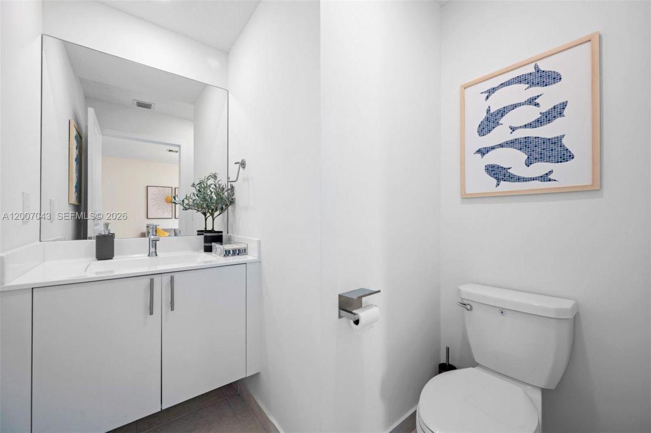 8387 NW 43rd St , Doral, FL 33166 Photo