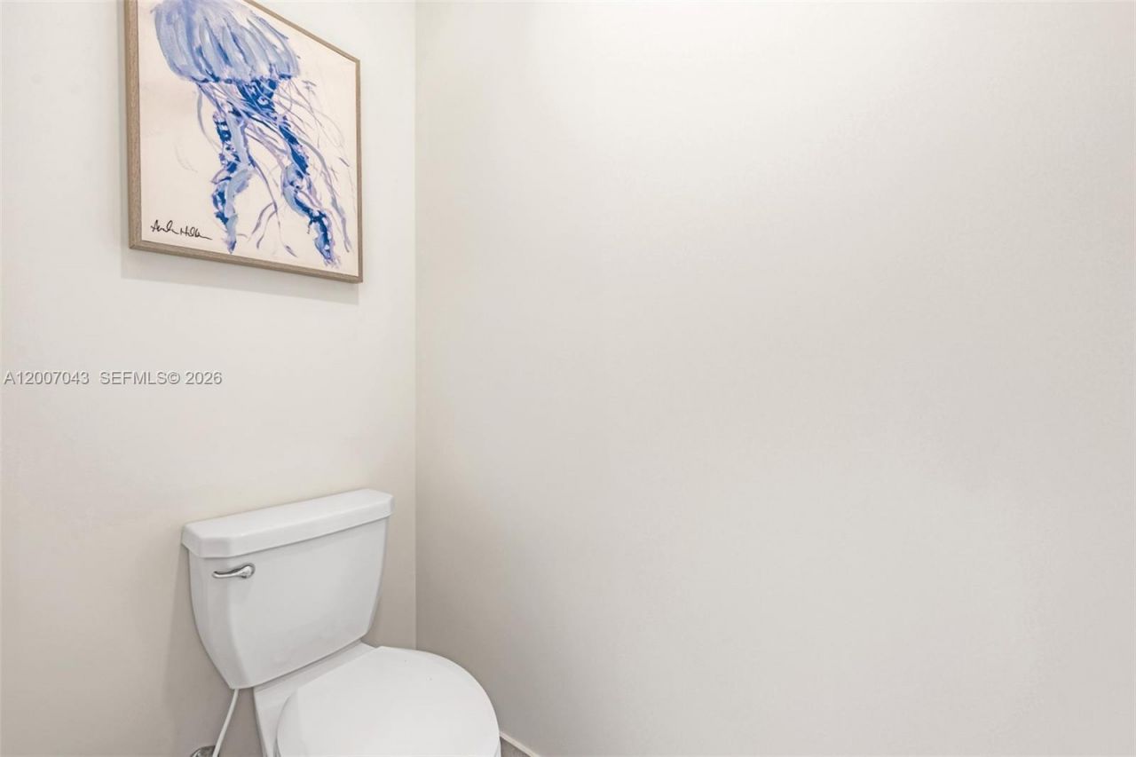 8387 NW 43rd St , Doral, FL 33166 Photo