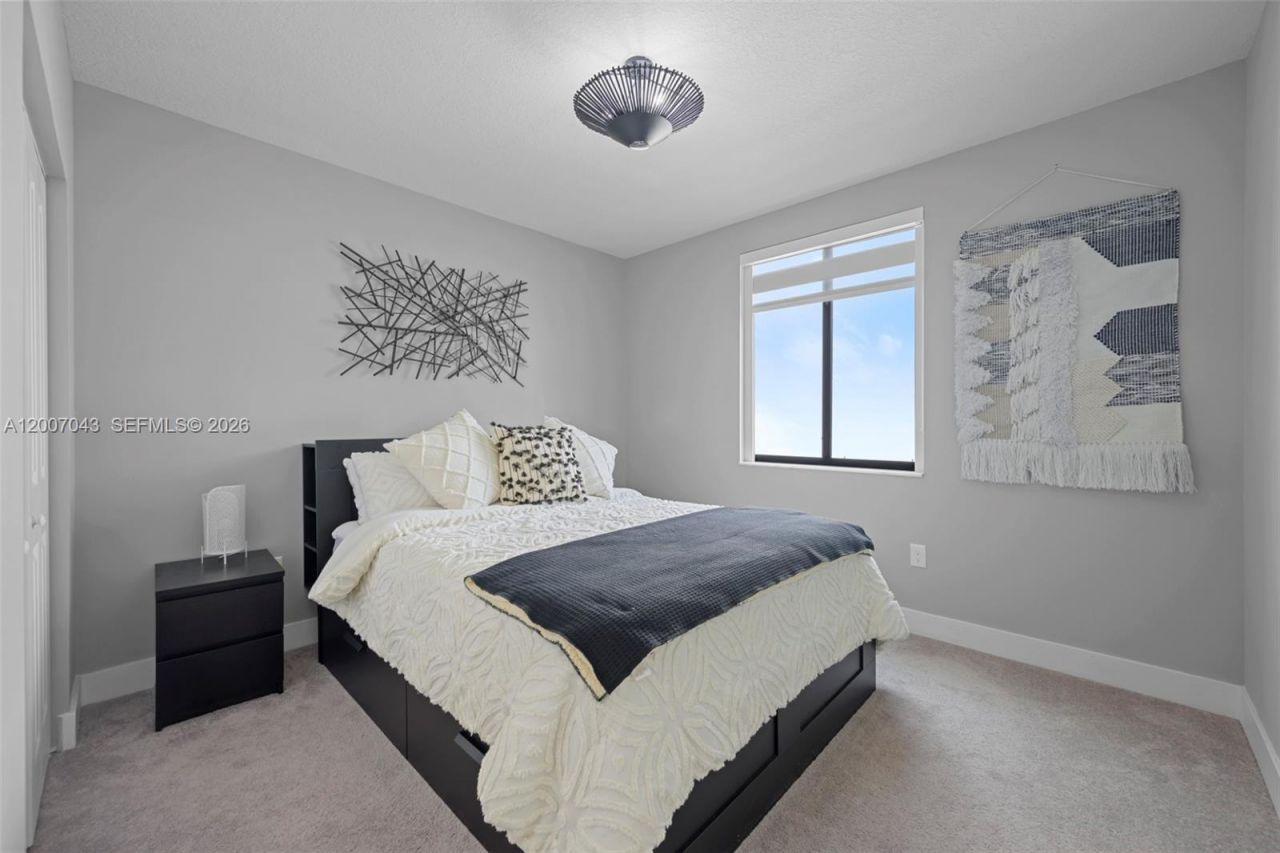 8387 NW 43rd St , Doral, FL 33166 Photo