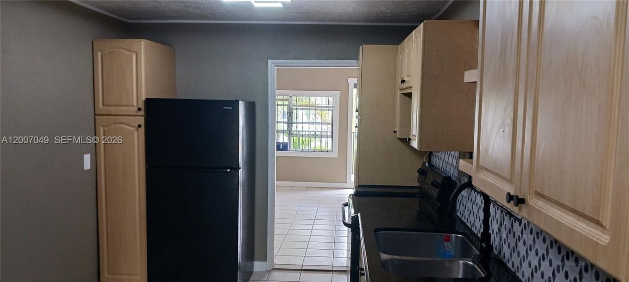 2272 SW 8th St , Unit 3, Miami, FL 33135 Photo