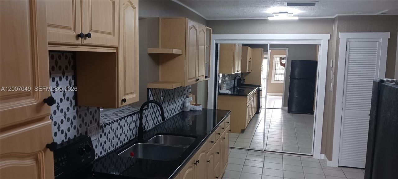 2272 SW 8th St , Unit 3, Miami, FL 33135 Photo