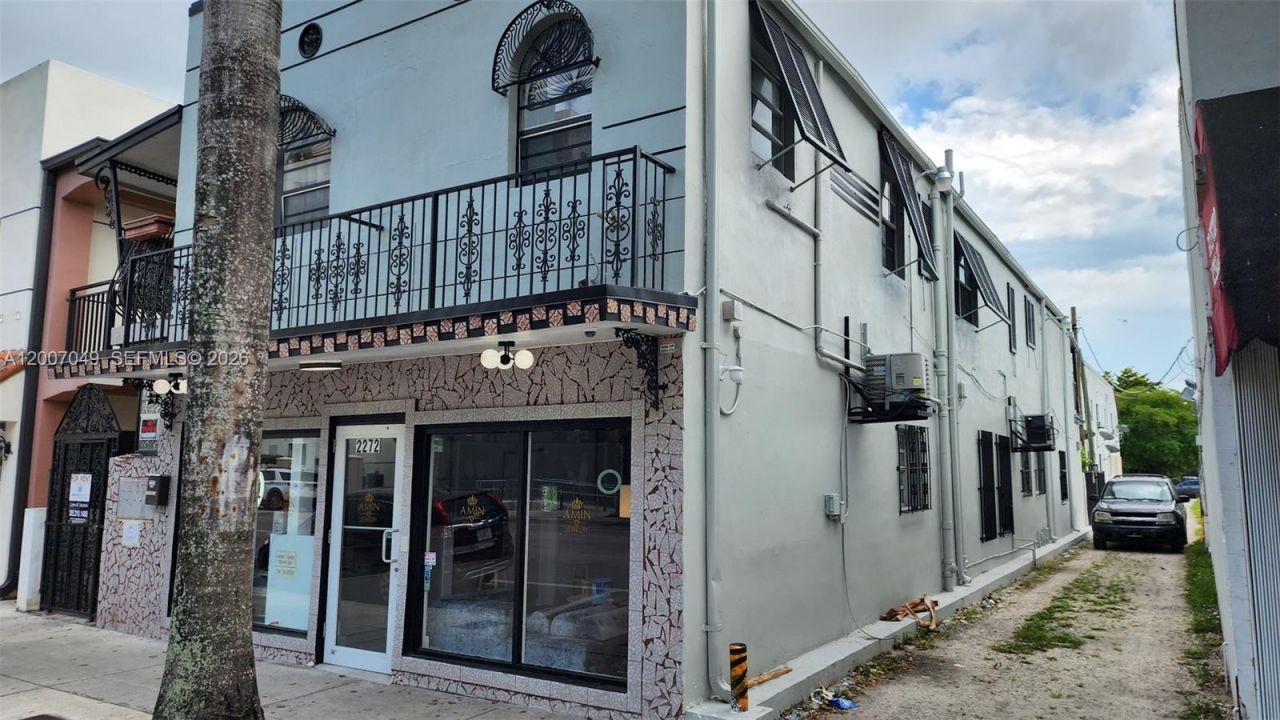 2272 SW 8th St , Unit 3, Miami, FL 33135 Photo