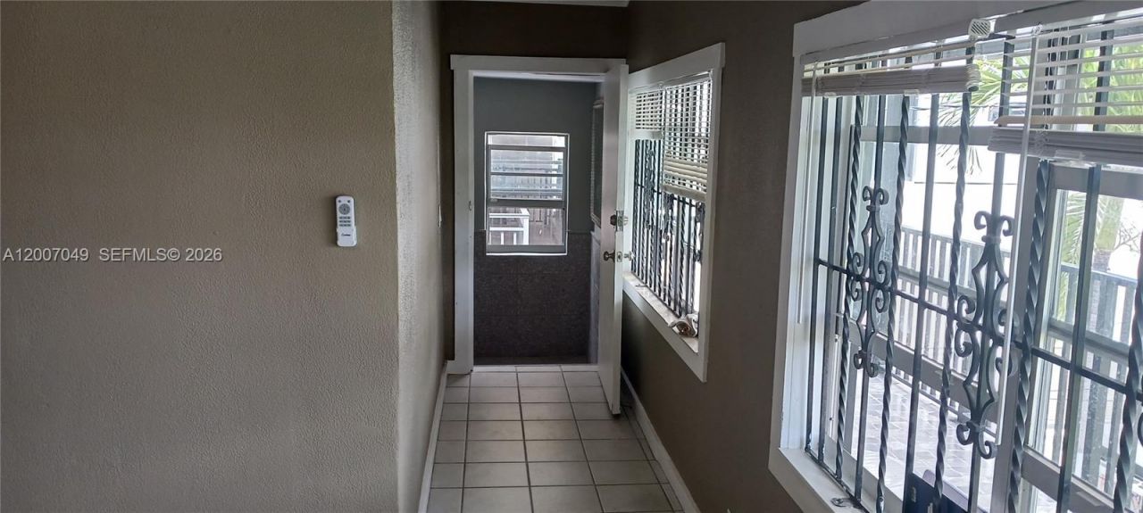 2272 SW 8th St , Unit 3, Miami, FL 33135 Photo