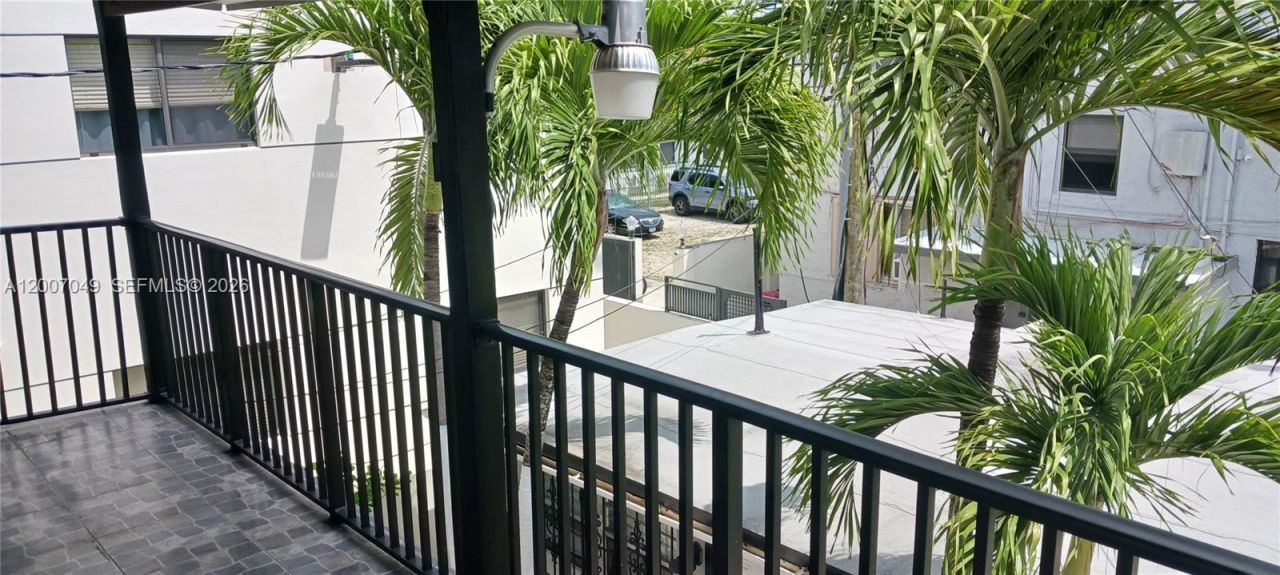 2272 SW 8th St , Unit 3, Miami, FL 33135 Photo