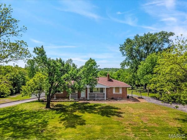 2948 Erb Road, St Louis, MO 63129