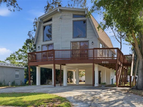 8221 RIVERSIDE DR NE , ST PETERSBURG, FL 33702