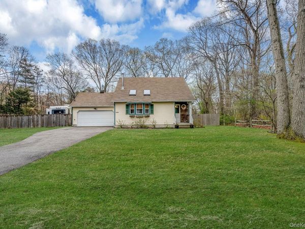 248 Revilo Avenue , Shirley, NY 11967