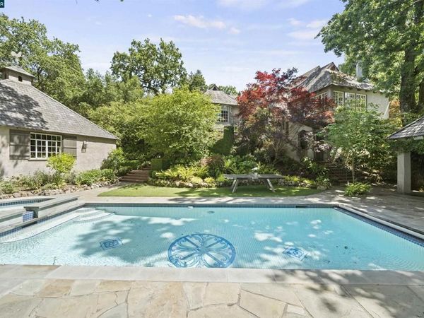 33 La Noria, Orinda, CA 94563