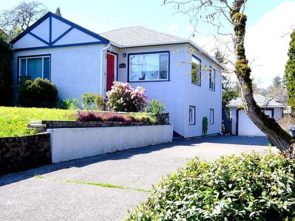 3044 Austin Ave , Saanich, BC V9A 2L2