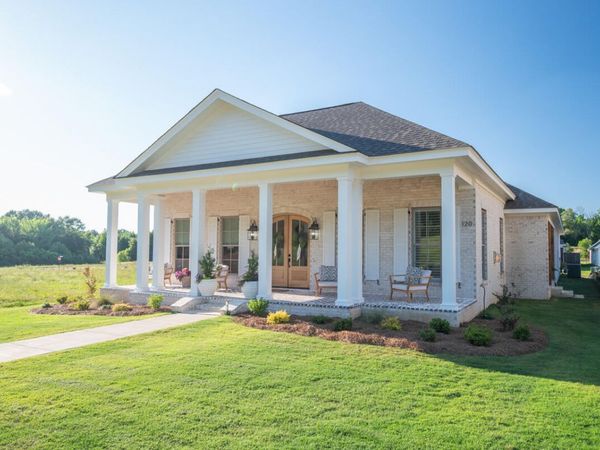 120 Huxley, Starkville, MS 39759
