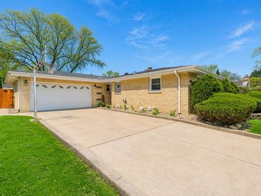 8557 W 144th Place, Orland Park, IL 60462