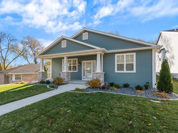 10915 W Wisconsin AVENUE, Wauwatosa, WI 53226